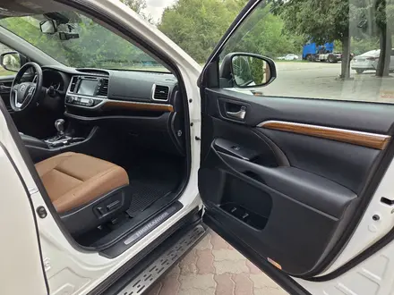 Toyota Highlander 2018 года за 22 700 000 тг. в Алматы – фото 15