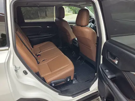 Toyota Highlander 2018 года за 22 700 000 тг. в Алматы – фото 19
