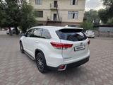 Toyota Highlander 2018 года за 22 700 000 тг. в Алматы – фото 3