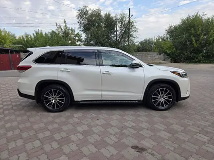 Toyota Highlander 2018 года за 22 700 000 тг. в Алматы – фото 6