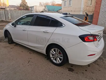 Chevrolet Cruze 2018 года за 7 500 000 тг. в Актобе – фото 3