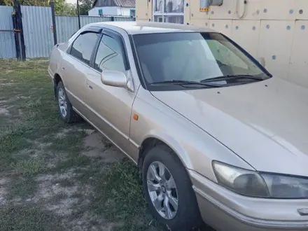 Toyota Camry 1999 года за 3 000 000 тг. в Актобе – фото 4