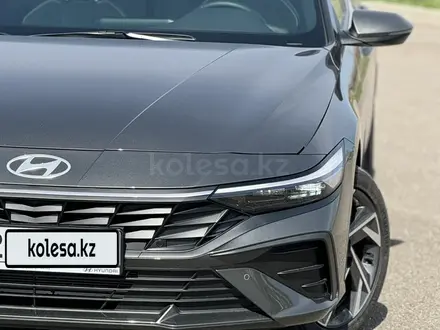 Hyundai Elantra 2023 года за 12 190 000 тг. в Тараз – фото 17