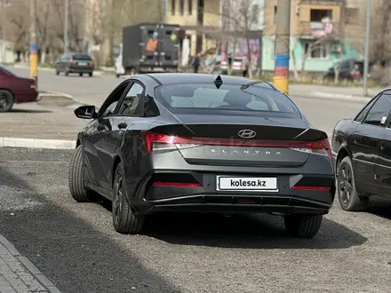 Hyundai Elantra 2023 года за 12 190 000 тг. в Тараз – фото 42