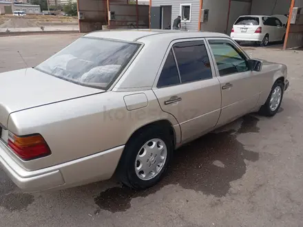 Mercedes-Benz E 200 1992 года за 1 400 000 тг. в Тараз – фото 5