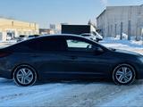 Hyundai Elantra 2019 года за 4 200 000 тг. в Уральск – фото 3