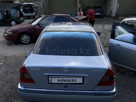 Mercedes-Benz C 220 1995 года за 2 100 000 тг. в Алматы