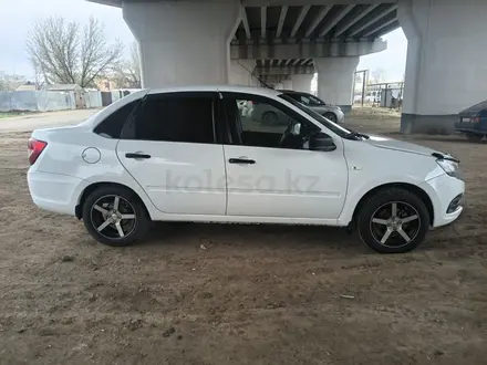 ВАЗ (Lada) Granta 2190 2018 года за 3 200 000 тг. в Уральск – фото 2