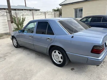 Mercedes-Benz E 220 1993 года за 1 650 000 тг. в Тараз – фото 5