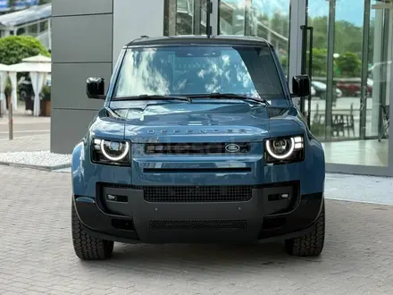 Land Rover Defender X-Dynamic SE 2026 года за 74 381 000 тг. в Алматы – фото 2