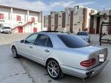 Mercedes-Benz E 320 1997 годаfor3 000 000 тг. в Жанаозен – фото 4