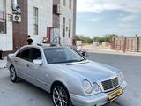 Mercedes-Benz E 320 1997 годаfor3 000 000 тг. в Жанаозен – фото 2