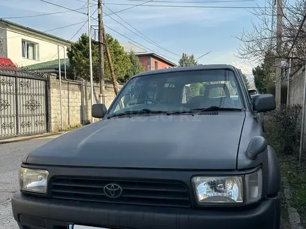 Toyota Hilux Surf 1995 годаүшін2 600 000 тг. в Алматы