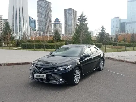 Toyota Camry 2021 года за 14 500 000 тг. в Астана