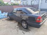 Mercedes-Benz C 200 1996 года за 1 500 000 тг. в Кульсары – фото 4