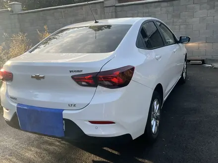 Chevrolet Onix 2025 года за 6 390 000 тг. в Алматы – фото 3