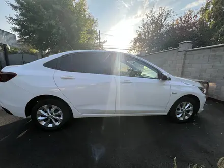 Chevrolet Onix 2025 года за 6 390 000 тг. в Алматы – фото 5