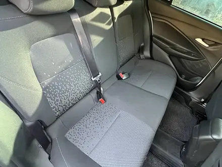 Chevrolet Onix 2025 года за 6 390 000 тг. в Алматы – фото 9