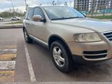 Volkswagen Touareg 2003 года за 3 700 000 тг. в Астана – фото 2