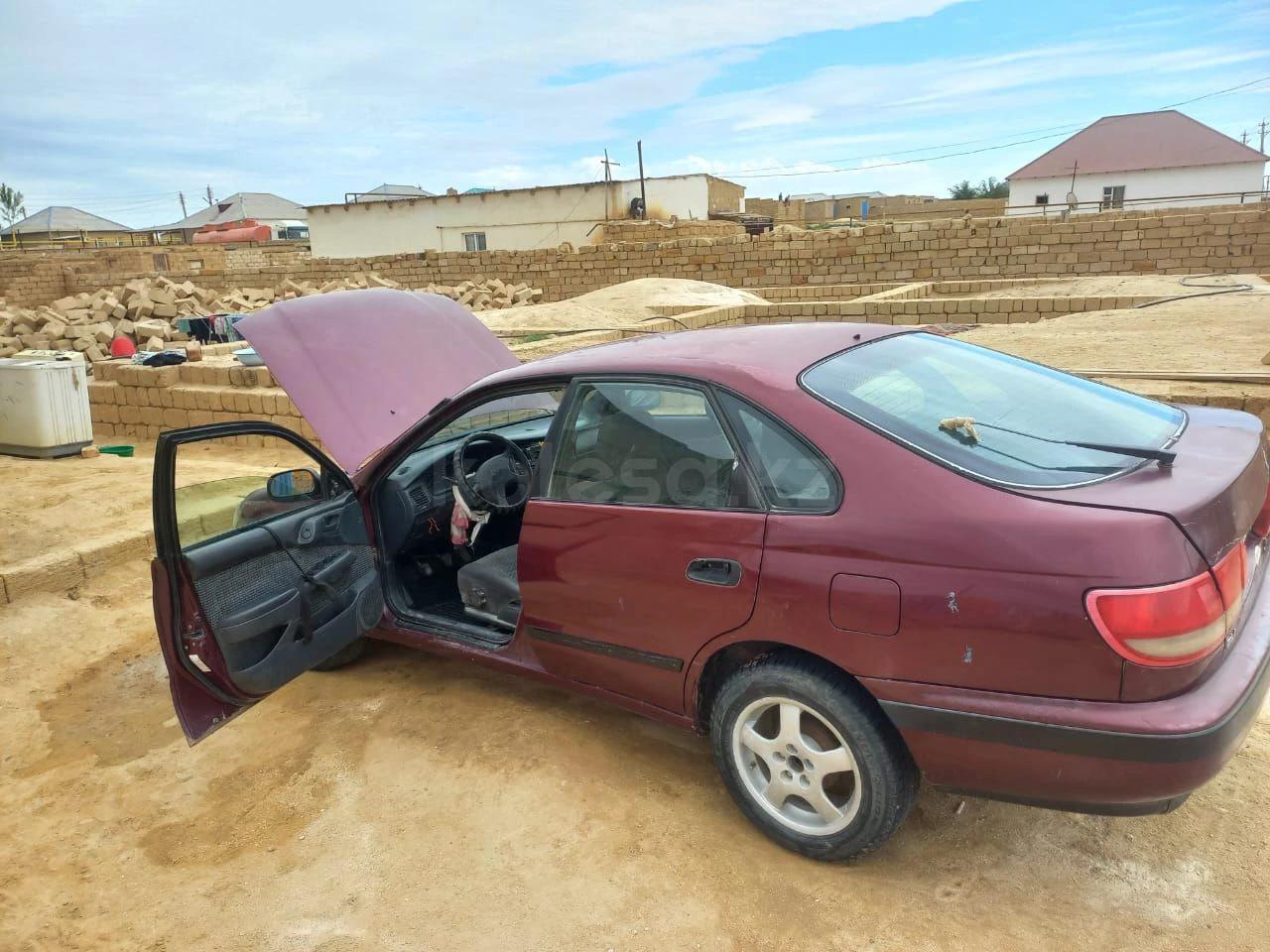 Toyota Carina E 1995 г.