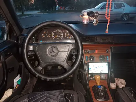 Mercedes-Benz E 200 1993 года за 1 450 000 тг. в Астана – фото 6