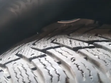 Комплект Зимней шипованной резины 285 60 R18. за 150 000 тг. в Жаркент – фото 5