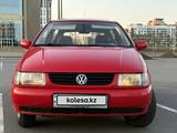 Volkswagen Polo 1998 года за 1 900 000 тг. в Астана – фото 2
