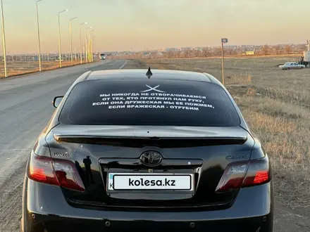 Toyota Camry 2010 года за 7 000 000 тг. в Уральск – фото 2