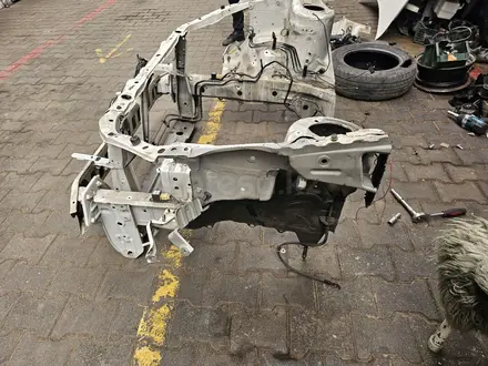Ланжерон с телевизором для Toyota Ipsum, Toyota Avensis Verso за 40 000 тг. в Алматы – фото 4