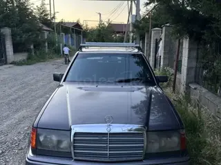 Mercedes-Benz E 230