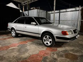 Audi 100