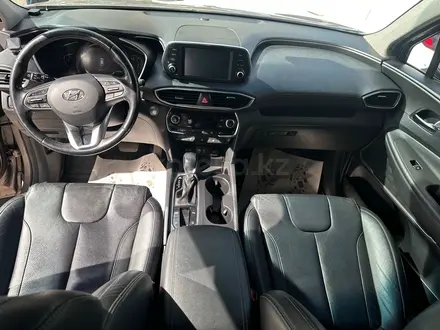 Hyundai Santa Fe 2019 года за 11 000 000 тг. в Астана – фото 4