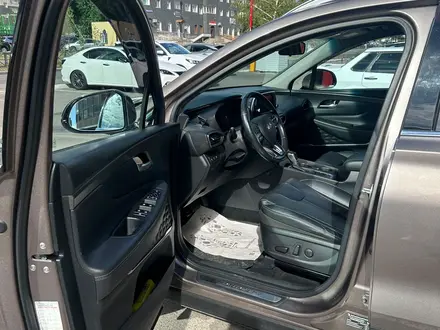 Hyundai Santa Fe 2019 года за 11 000 000 тг. в Астана – фото 2