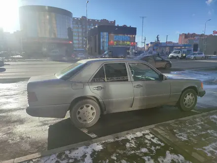 Mercedes-Benz E 200 1991 года за 1 600 000 тг. в Актобе – фото 3