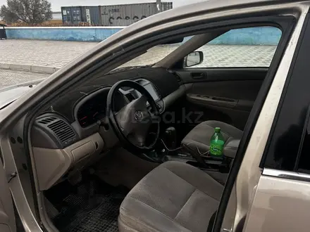 Toyota Camry 2004 года за 5 000 000 тг. в Актау – фото 9