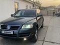 Volkswagen Touareg 2005 года за 5 150 000 тг. в Алматы – фото 10