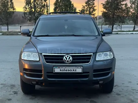 Volkswagen Touareg 2005 года за 5 150 000 тг. в Алматы – фото 2