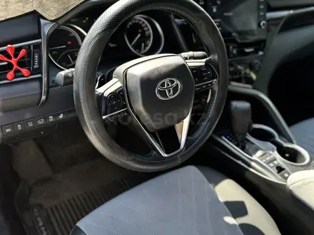Toyota Camry 2021 года за 17 400 000 тг. в Караганда – фото 5