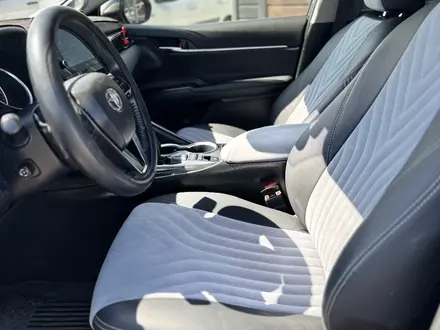 Toyota Camry 2021 года за 17 400 000 тг. в Караганда – фото 6