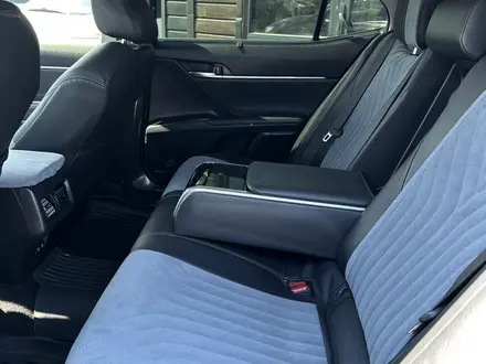 Toyota Camry 2021 года за 17 400 000 тг. в Караганда – фото 7