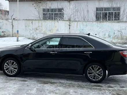 Toyota Camry 2015 года за 11 750 000 тг. в Семей – фото 3