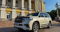Toyota Land Cruiser 2018 года за 34 400 000 тг. в Алматы – фото 2