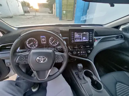 Toyota Camry 2021 года за 13 500 000 тг. в Актау – фото 17