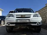 Chevrolet Niva 2015 годаfor3 200 000 тг. в Жанаозен – фото 2