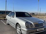 Mercedes-Benz E 240 1998 года за 2 600 000 тг. в Караганда – фото 2