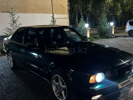 BMW 520 1996 года за 2 150 000 тг. в Алтай