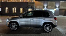 Volkswagen Tiguan 2013 годаfor7 000 000 тг. в Астана – фото 2