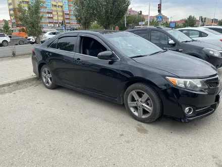 Toyota Camry 2013 года за 9 200 000 тг. в Актобе – фото 3