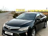 Toyota Camry 2017 года за 15 000 000 тг. в Уральск – фото 2