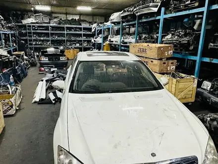 W221 S550 капот за 120 000 тг. в Алматы